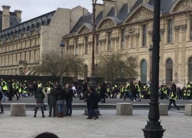 【パリ 】デモが観光スケジュールと重なった時の対応方法