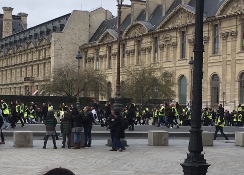 パリのデモ